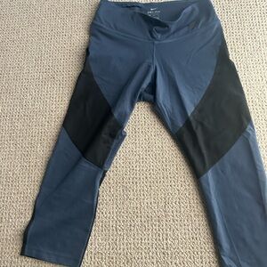 Women’s Crop Nike blue/Gray Dri-FIT leggings size M